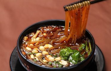 成都小吃肥腸粉搭配“鍋盔”，一個鍋盔3兩肉！