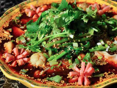 冒菜也叫火鍋菜，是一種燙煮的形式