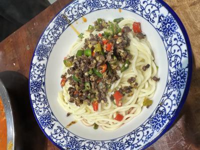 如何選擇麵食成人抖音在线下载學校？師資力量與教學內容全麵性至關重要